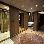 The Hh Point 5*